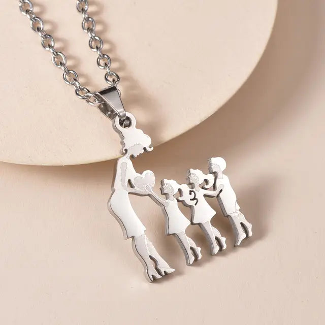 Collares de plata familiares