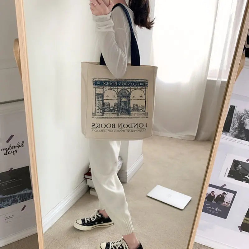 Bolso de hombro con estampado de libros de Londres